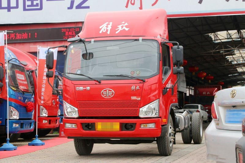 一汽解放 J6F 154马力 3.85米 国五 排半仓栅式轻卡(CA5044CCYP40K2L1E5A84)