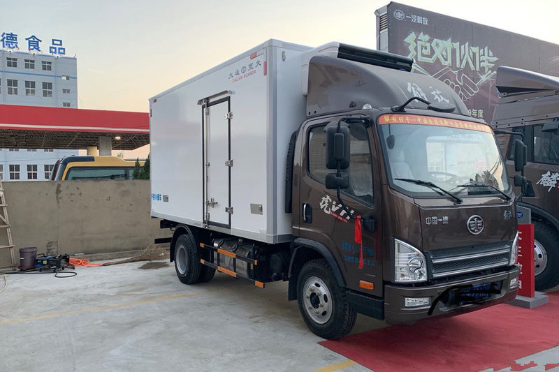 解放 虎VH 220马力 4X2 6.7米 国五 冷藏车(CA5180XLCPK62L7E5A85)