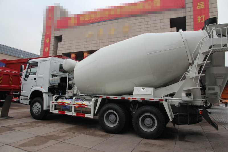中国重汽 HOWO重卡 340马力 6X4 国五 4.15方搅拌车底盘(ZZ1257N4347E1)