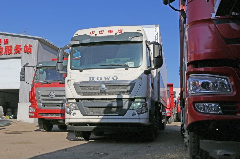 中国重汽 HOWO T5G 340马力 8X4 9.4米 国五 冷藏车底盘(ZZ5317XLCN466GE1)