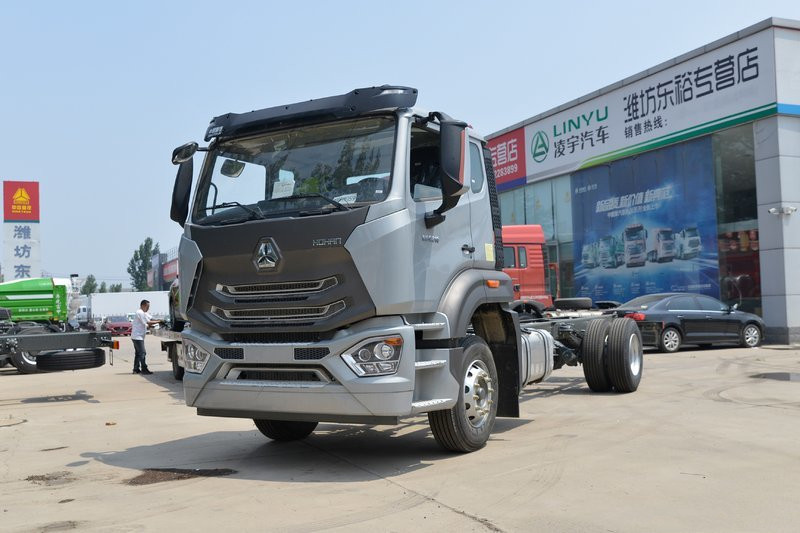 中国重汽 豪瀚N5G中卡 210马力 4X2 6.75米 国五 栏板载货车(ZZ1185K5113E1)