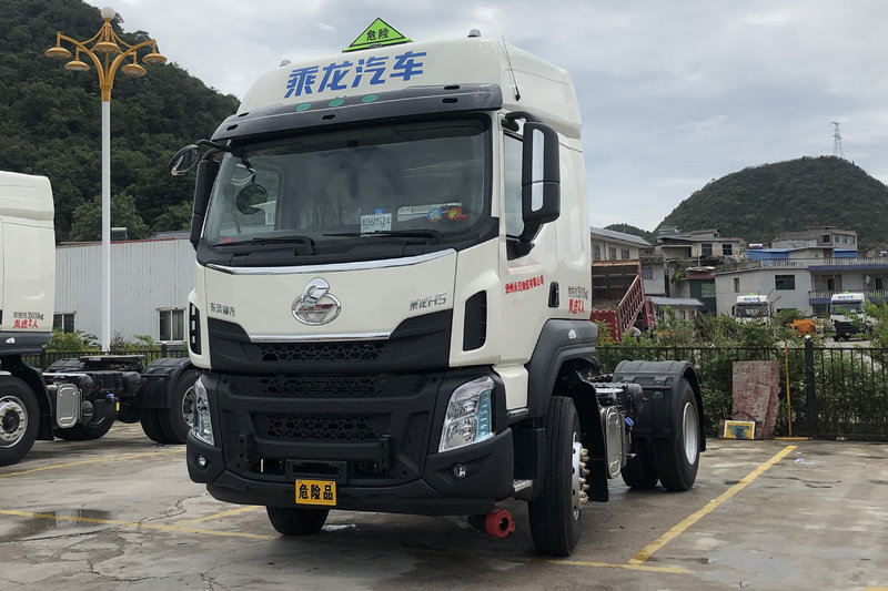 东风柳汽 乘龙H5重卡 330马力 6X4 国五 危险品牵引车(LZ4182H7AB)
