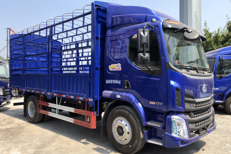 东风柳汽 乘龙新M3中卡 185马力 4X2 5.7米 国五 仓栅式载货车(LZ5180CCYM3AB)
