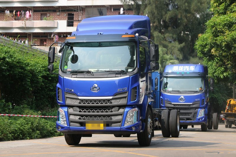 东风柳汽 乘龙新M3中卡 195马力 4X2 6.8米 国六 厢式载货车(LZ5180XXYM3AC1)
