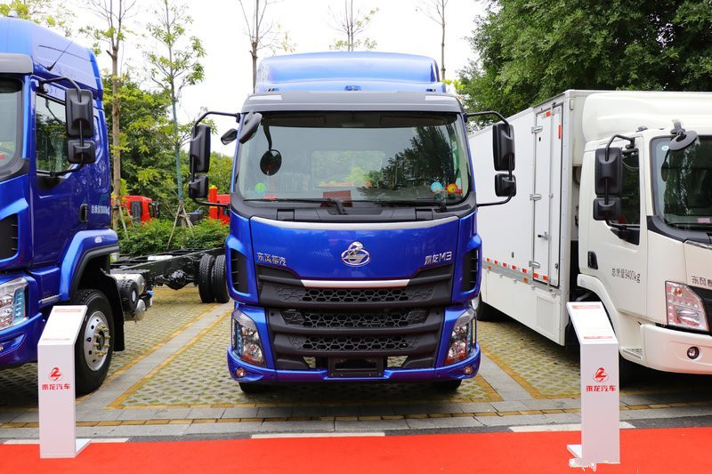 东风柳汽 乘龙新M3中卡 180马力 4X2 5.8米 国六 厢式载货车(LZ5181XXYM3AC1)