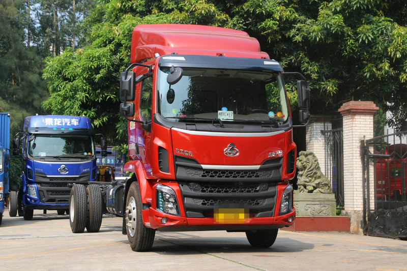 东风柳汽 乘龙新M3中卡 200马力 4X2 7.8米 国六厢式载货车(LZ5180XXYM3AC1)