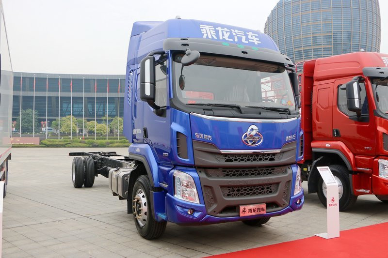 东风柳汽 乘龙H5中卡 220马力 4X2 9.6米 国五 厢式载货车(LZ5180XXYM5AB)