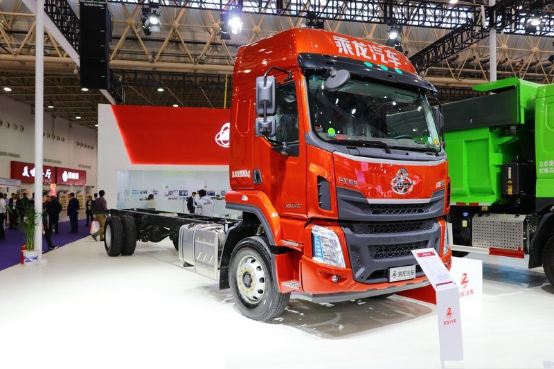 东风柳汽 乘龙H5中卡 245马力 4X2 9.7米 国六 厢式载货车(LZ5180XXYH5AC2)