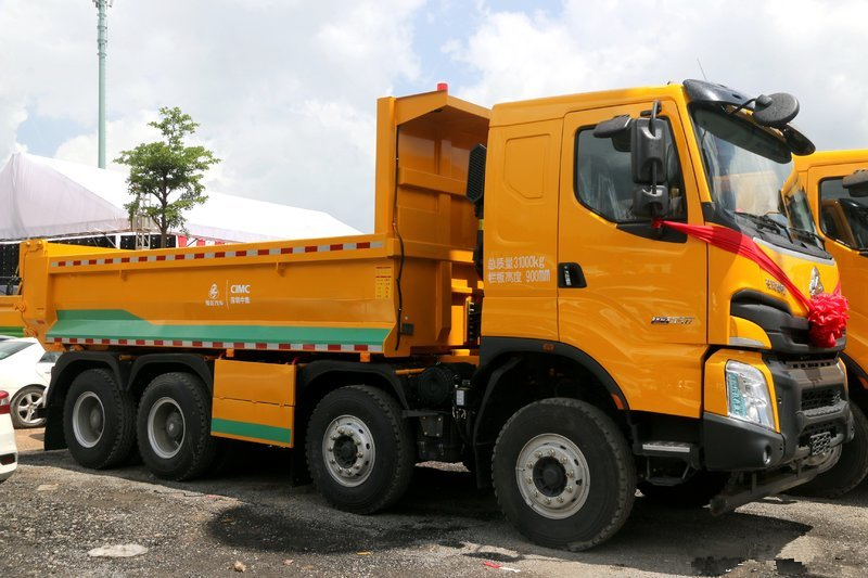 东风柳汽 乘龙H7 550马力 8X4 9米 国五 自卸车(LZ3317H7FB)