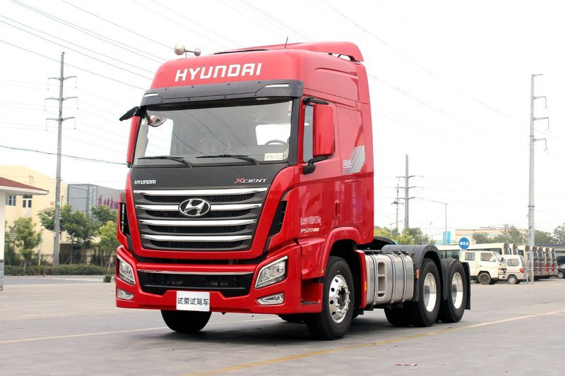 现代商用车 创虎XCIENT重卡 520马力 6X4国五 AMT自动挡牵引车(CHM4251KPQ49V)