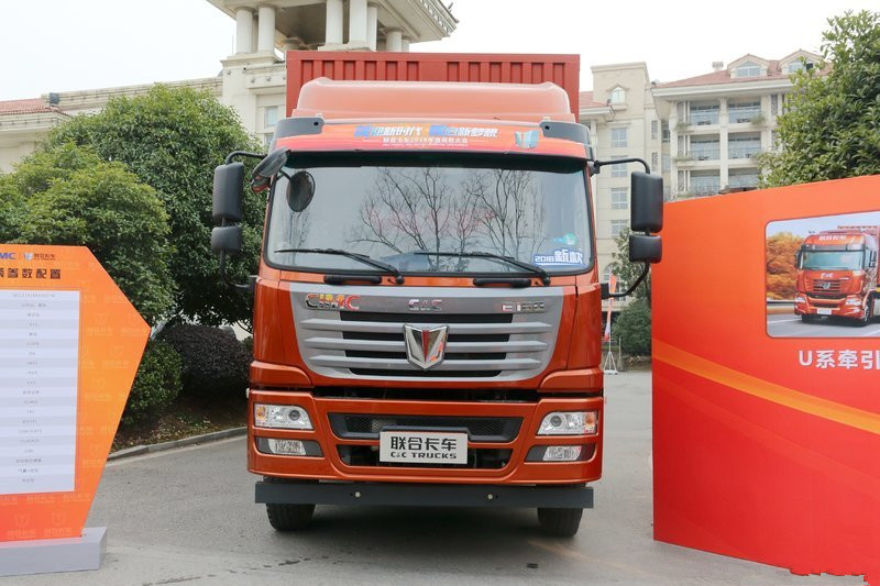 联合卡车 E270重卡 270马力 6X2 9.6米 国五 厢式载货车(QCC5252XXYD659M)