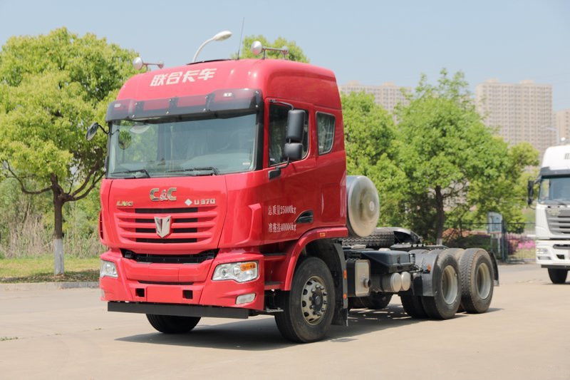联合卡车 U系重卡 460马力 6X4 国六 LNG牵引车(QCC4253N664)