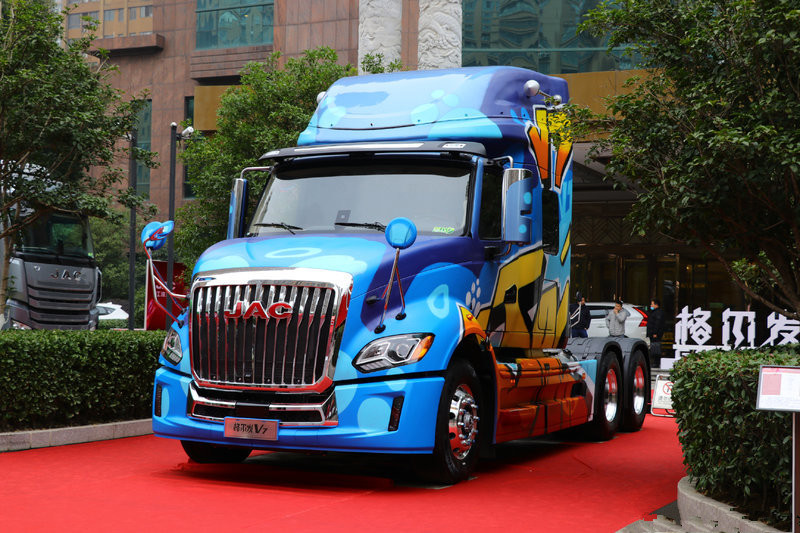 江淮 格尔发V7重卡 560马力 6X4 国六 AMT自动挡长头牵引车(定制彩绘)(HFC4253C1K7E45KS)