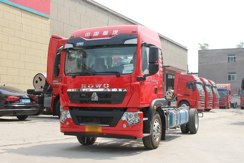 中国重汽 HOWO TX 250马力 4X2 6.8米 国六 AMT自动挡栏板货车(ZZ1187K501GF1)
