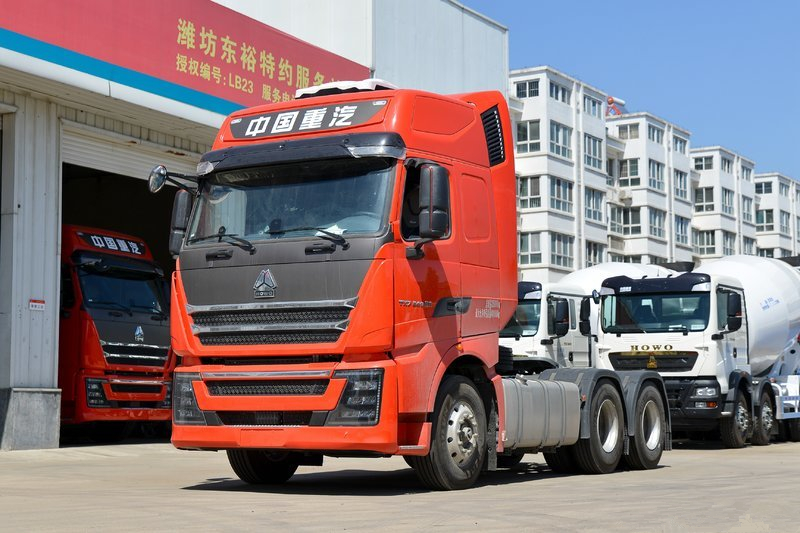 中国重汽 HOWOTH7重卡 旗舰版 500马力 6X4 国六 AMT自动挡危险品牵引车(液缓)(ZZ4257V324HF1W)
