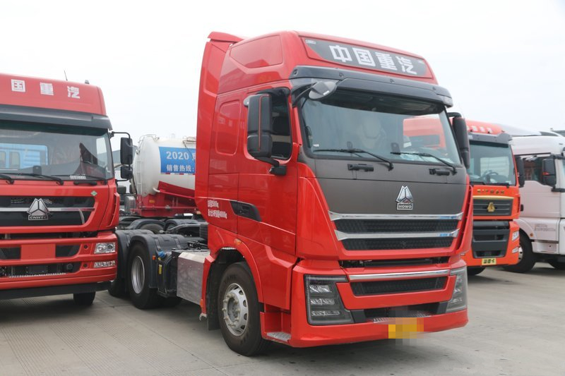 中国重汽 HOWOTH7重卡 550马力 6X4 国六 AMT自动挡牵引车(ZZ4257W324HF1B)