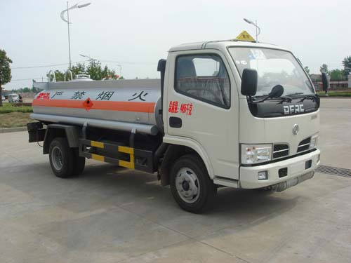 湖北成龙威 楚飞 107马力 4×2 加油车(CLQ5040GJY3)