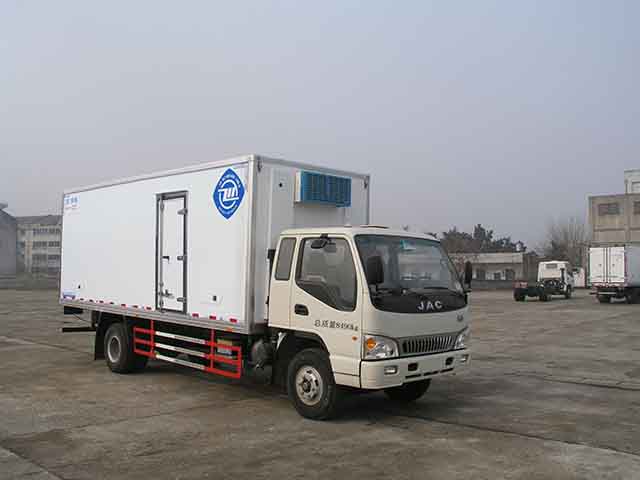 镇江飞驰 飞球 156马力 4×2 冷藏车(ZJL5080XLCA)