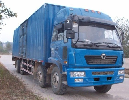 徐工 瑞龙中卡 240马力 8×2 厢式载货车(NXG5248XXY3)