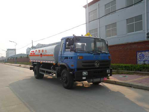湖北成龙威 楚飞 185马力 4×2 运油车(CLQ5162GYYGFJ3)