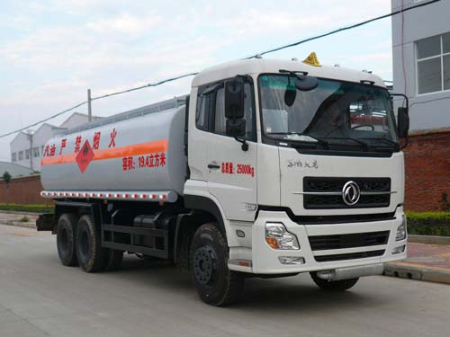 湖北成龙威 楚飞 245马力 6×4 运油车(CLQ5252GYY3)