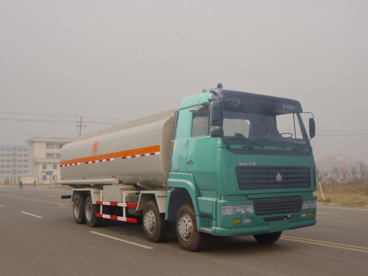 重汽绿叶 300马力 8×4 加油车(JYJ5311GJYC)
