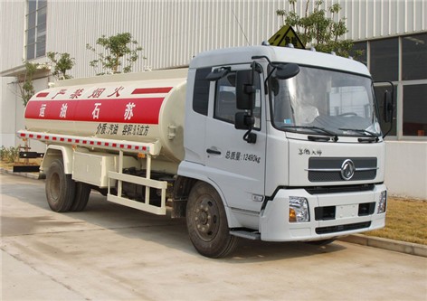 三力 80马力 4×2 加油车(CGJ5126GJY)