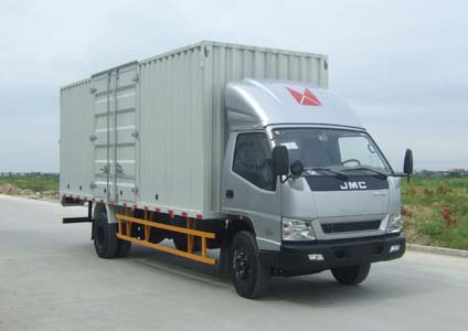 江铃 凯威中卡 156马力 4×2 厢式载货车(JX5090XXYXRC2)