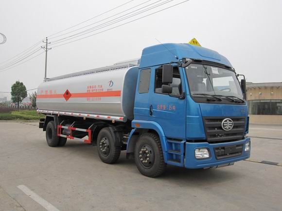大力 220马力 6×2 运油车(DLQ5250GYYC3)