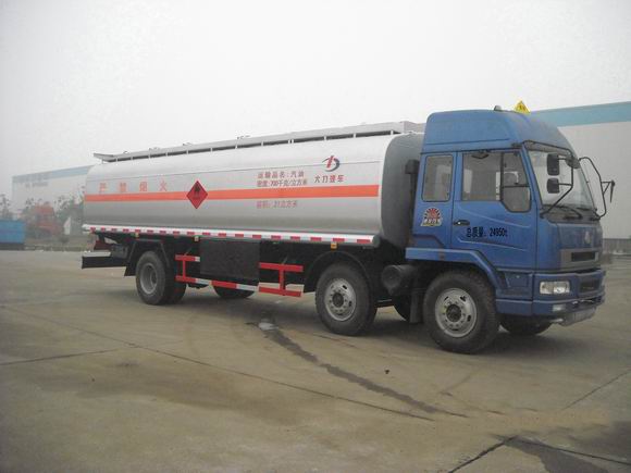 大力 220马力 6×2 运油车(DLQ5250GYYL)