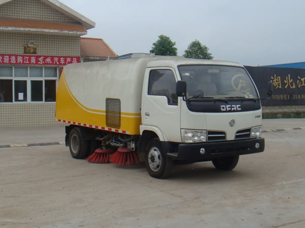 湖北江南江特 90马力 4×2 扫路车(JDF5060TSL)