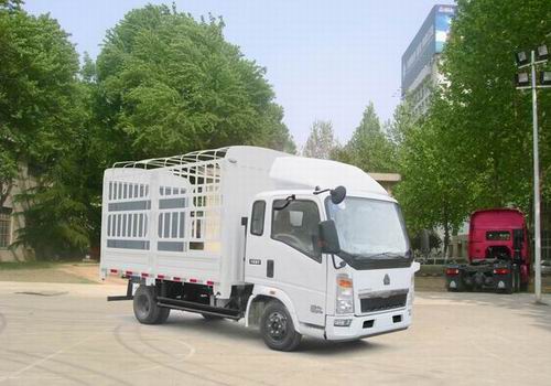 中国重汽HOWO 102马力 排半栏板轻卡(ZZ5047CCYD3414D145)