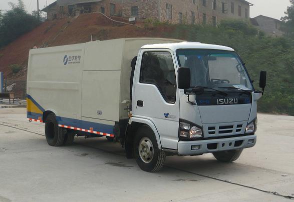 湖南金华 汽尔福 121马力 4×2 护栏清洗车(HJH5070GQXQL3)