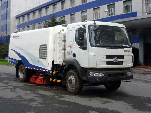 中联重科 中联 200马力 4×2 扫路车(ZLJ5163TSLLE4)