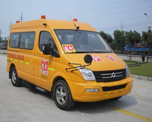 上汽大通 大通V80 136马力 10,11人 中小学生校车(SH6521A4D4-ZB)