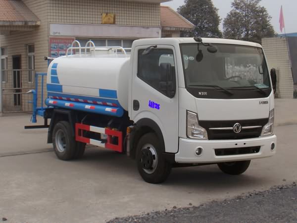 湖北江南 江特 130马力 4×2 绿化喷洒车(JDF5070GPSDFA4)