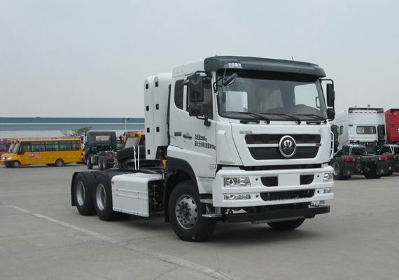 中国重汽 斯太尔D7B 重卡 430马力 6×4 牵引车(ZZ4253N3841E1CN)