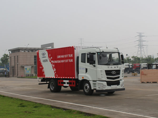 华菱汽车 汉马H3 中卡 160马力 4×2 厢式 排半 载货车(HN5160XXYH19E6M5)