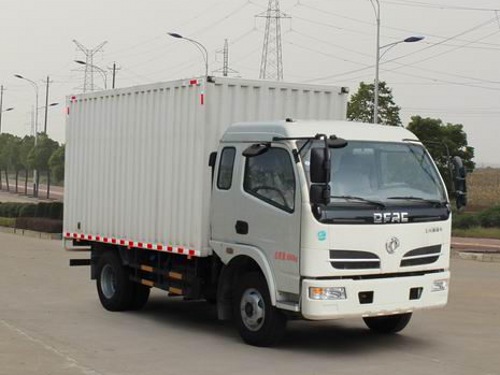 东风股份 多利卡D7 轻卡 156马力 4×2 厢式 排半 载货车(EQ5050XXYL8BDCAC)