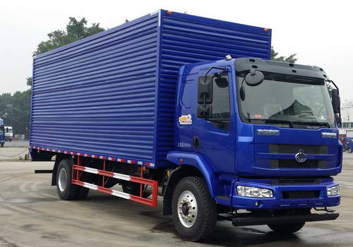 东风柳汽 新乘龙M3 重卡 220马力 4×2 厢式 排半 载货车(LZ5185XXYM3AB)