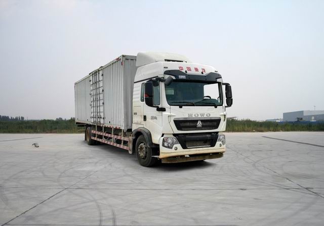 中国重汽 HOWO-T5G 重卡 280马力 4×2 厢式 排半 载货车(ZZ5187XXYN711GE1H)