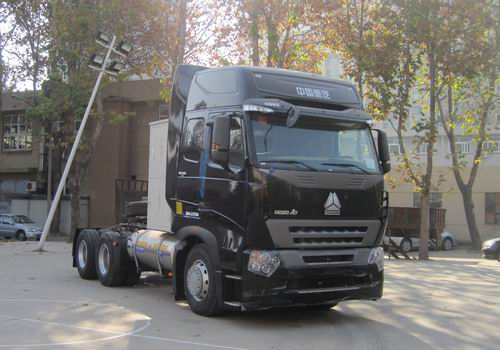 中国重汽 HOWO-A7 重卡 380马力 6×4 牵引车(ZZ4257N3847Q1LB)