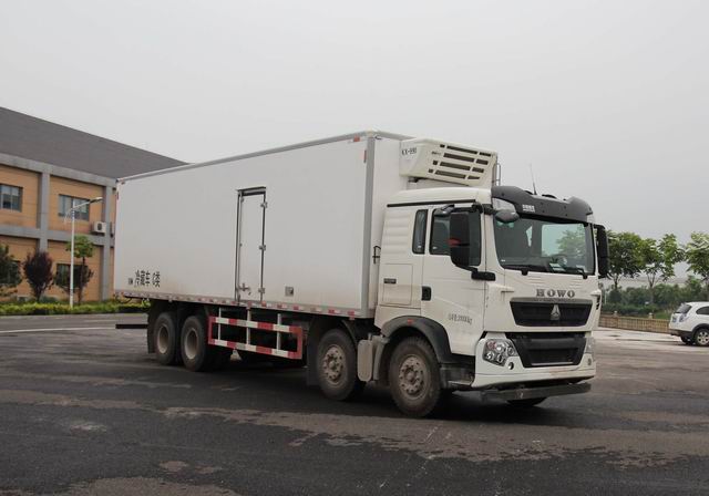 中国重汽 HOWO-T5G 340马力 8×4 冷藏车(ZZ5327XLCN466GE1)
