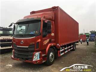 东风柳汽 乘龙H56.8米苍栏车 200马力康明斯发动机