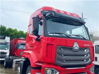 中国重汽 豪瀚9.6米单桥厢式车 220潍柴发动机