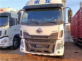 东风柳汽 乘龙 H5九米八大单桥厢车厢式货车