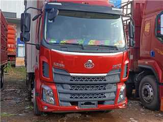 东风柳汽 乘龙 乘龙M3单桥7米8箱式货车厢式货车