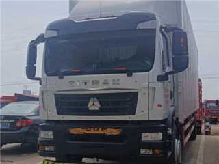 中国重汽 SITRAK G5 汕德卡大方量70方大单桥厢车