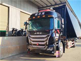 江淮 格尔发 7米8飞翼带尾板