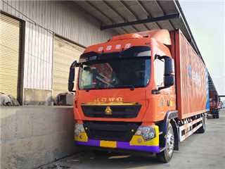 自贡二手中国重汽 豪沃TX 豪沃9米8大单桥厢车